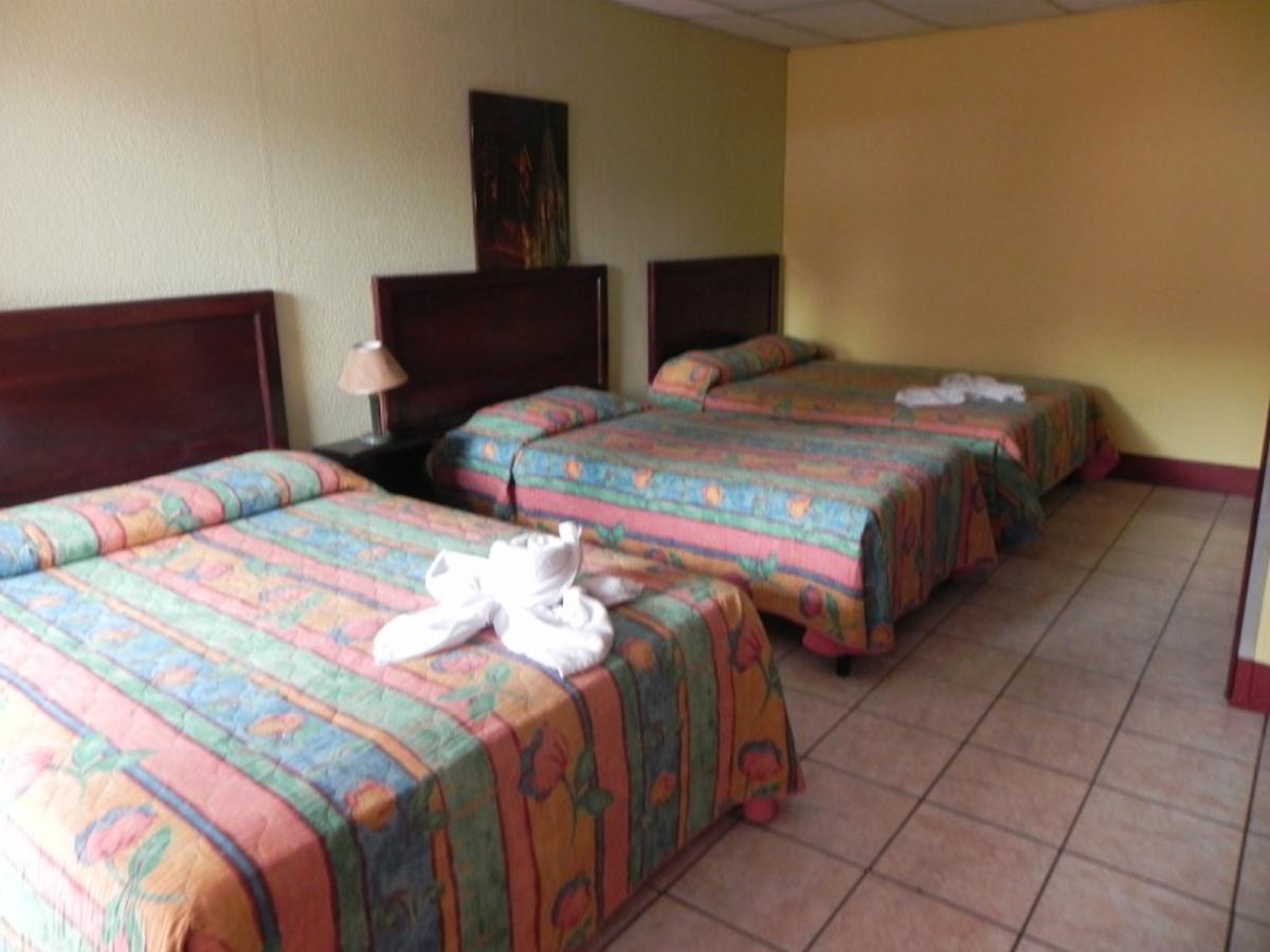 Hotel Puerto Libre Puerto Barrios Exteriör bild