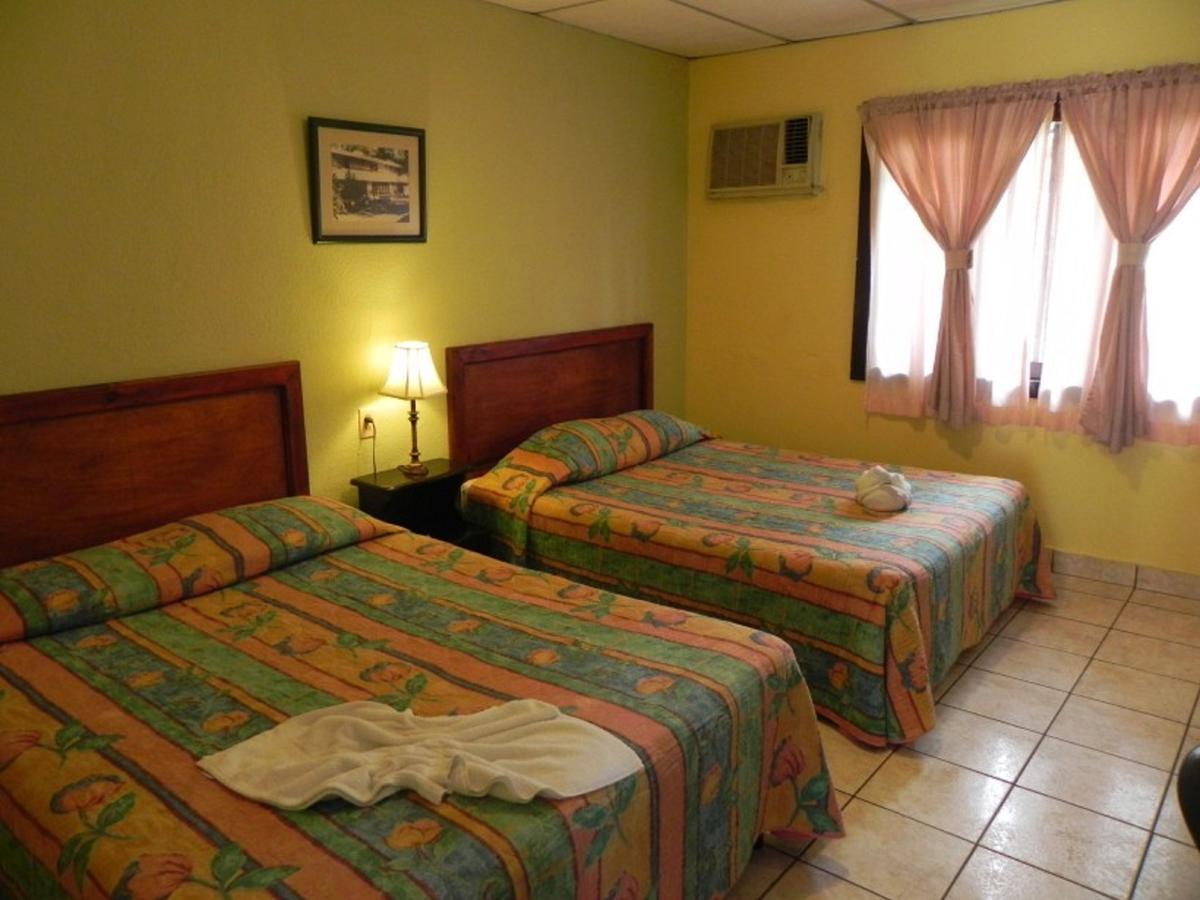 Hotel Puerto Libre Puerto Barrios Exteriör bild