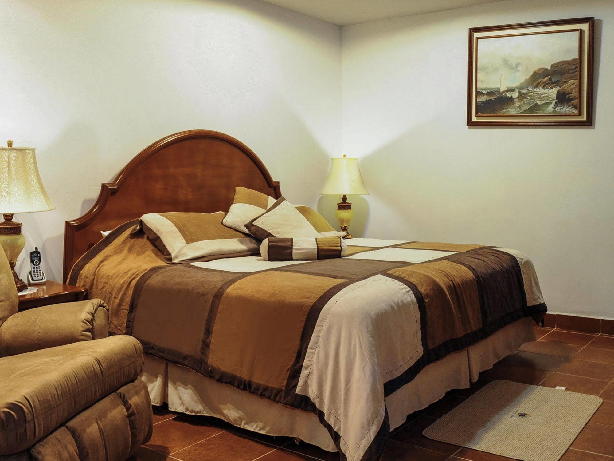 Hotel Puerto Libre Puerto Barrios Exteriör bild